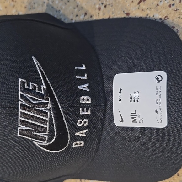 Nike Black and White Baseball Cap - Picture 2 of 6